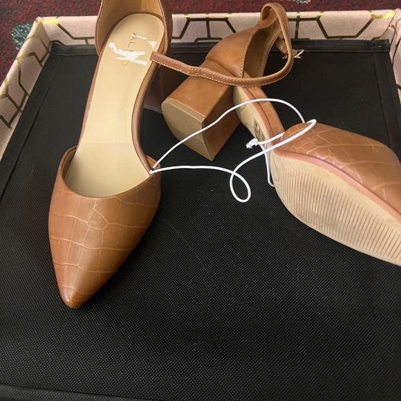 New Aldo Shoes - Picture 2 of 6